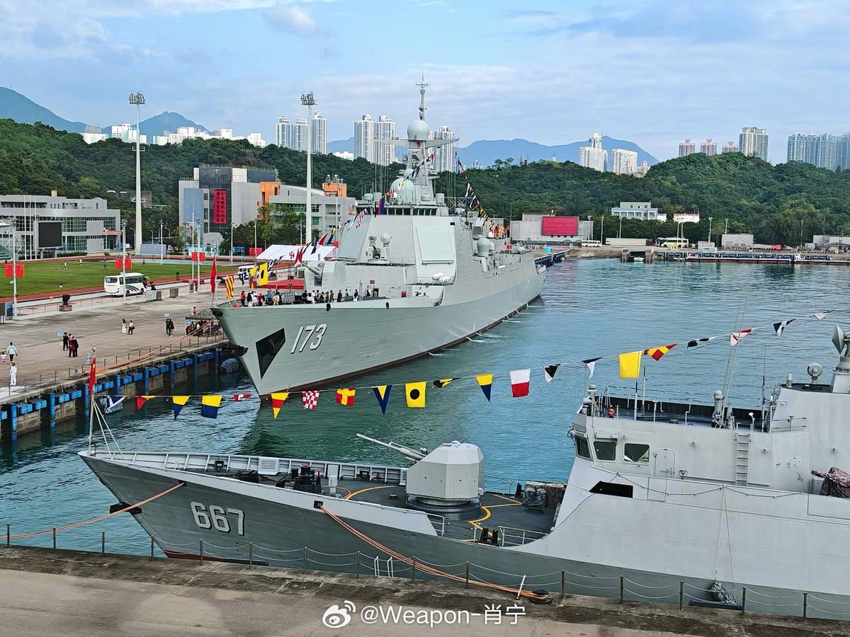 #兵器影像[超话]# 招商局码头的海南舰比较受关注，但作为一个长沙人，还是更关注