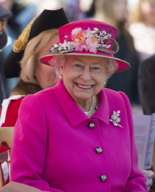 梅根抱怨自己嫁入王室以后，精神上饱受摧残，伊丽莎白二世治家不严应该为此负责。
女