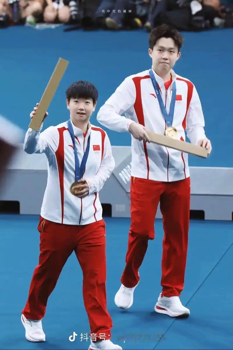 王楚钦和孙颖莎组成的“莎头组合”实力堪称顶级。从战绩上看，他们是巴黎周期混双世界