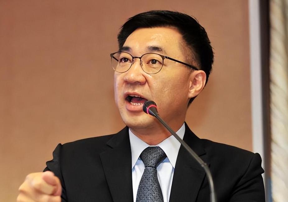 输阵不输人！
江启臣再战 “台中模式”，
因果报应来得快！


江启臣和杨琼璎这