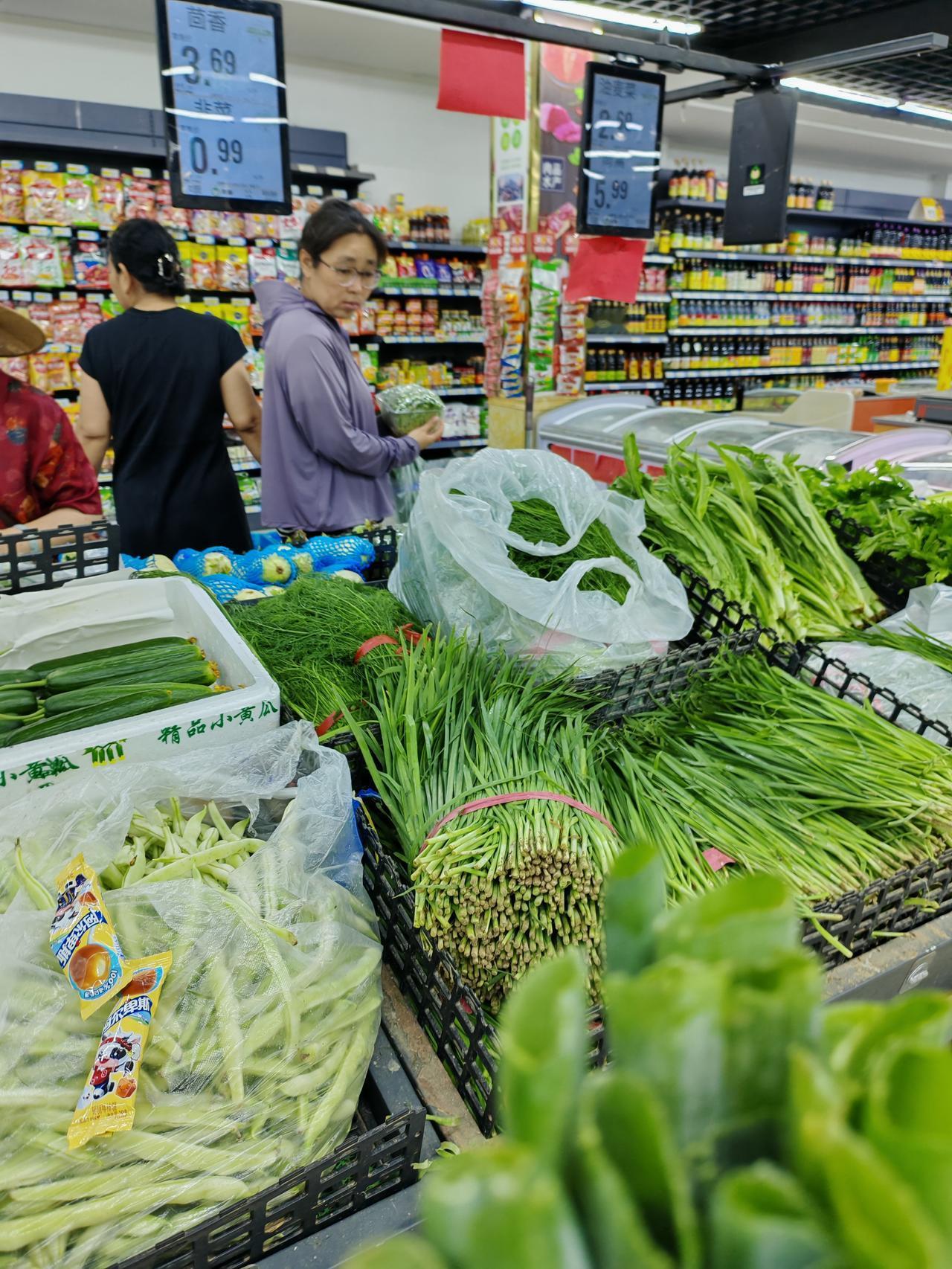 从全国人代会上传来好消息，听说又给老农民又涨20元养老金，这20元是中央给，不知