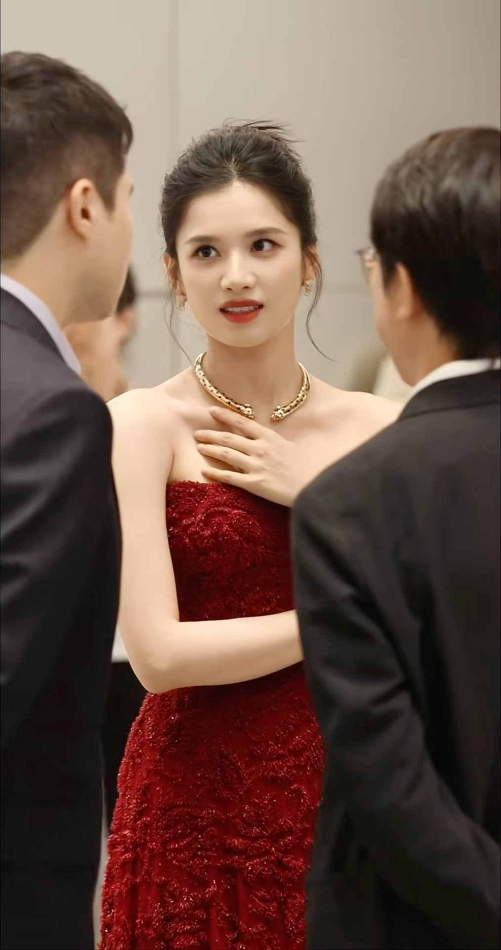 张婧仪完全是大花气质好高级张婧仪白玉兰美成建模神了 白玉兰红毯