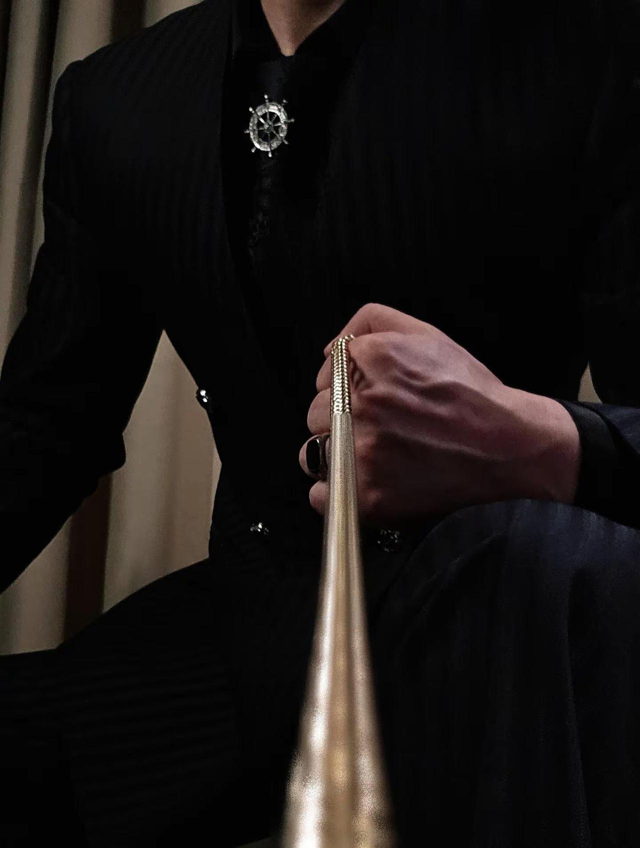 ⛓️⛓️。西装 西装控 年上 青筋