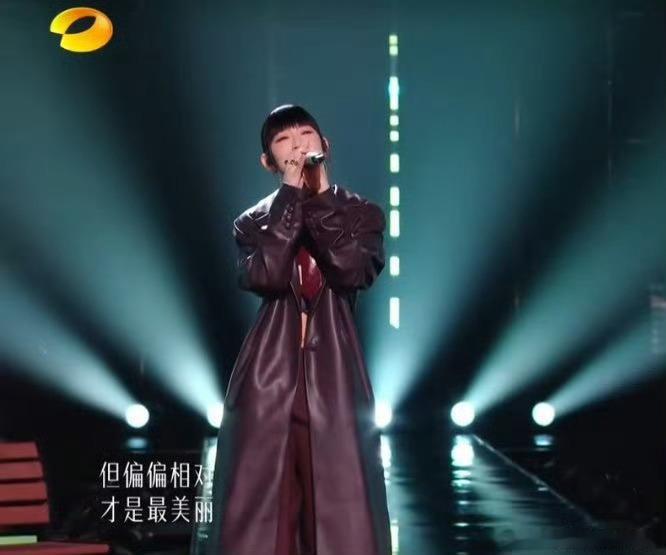 复盘整场赛程，炎明熹每一次亮相都在升级，实在遗憾淘汰传闻，炎明熹留下吧歌手直播炎