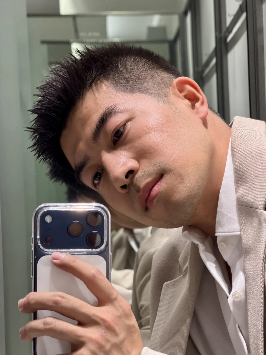 进来帮我选套婚礼穿搭呗