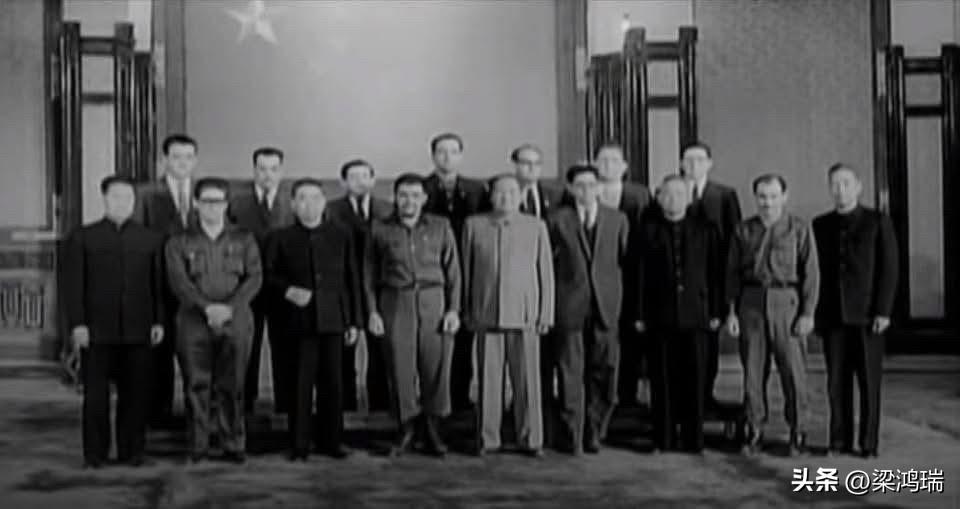 这张照片记录的是 1960年11月，切·格瓦拉（Che Guevara）率领古巴