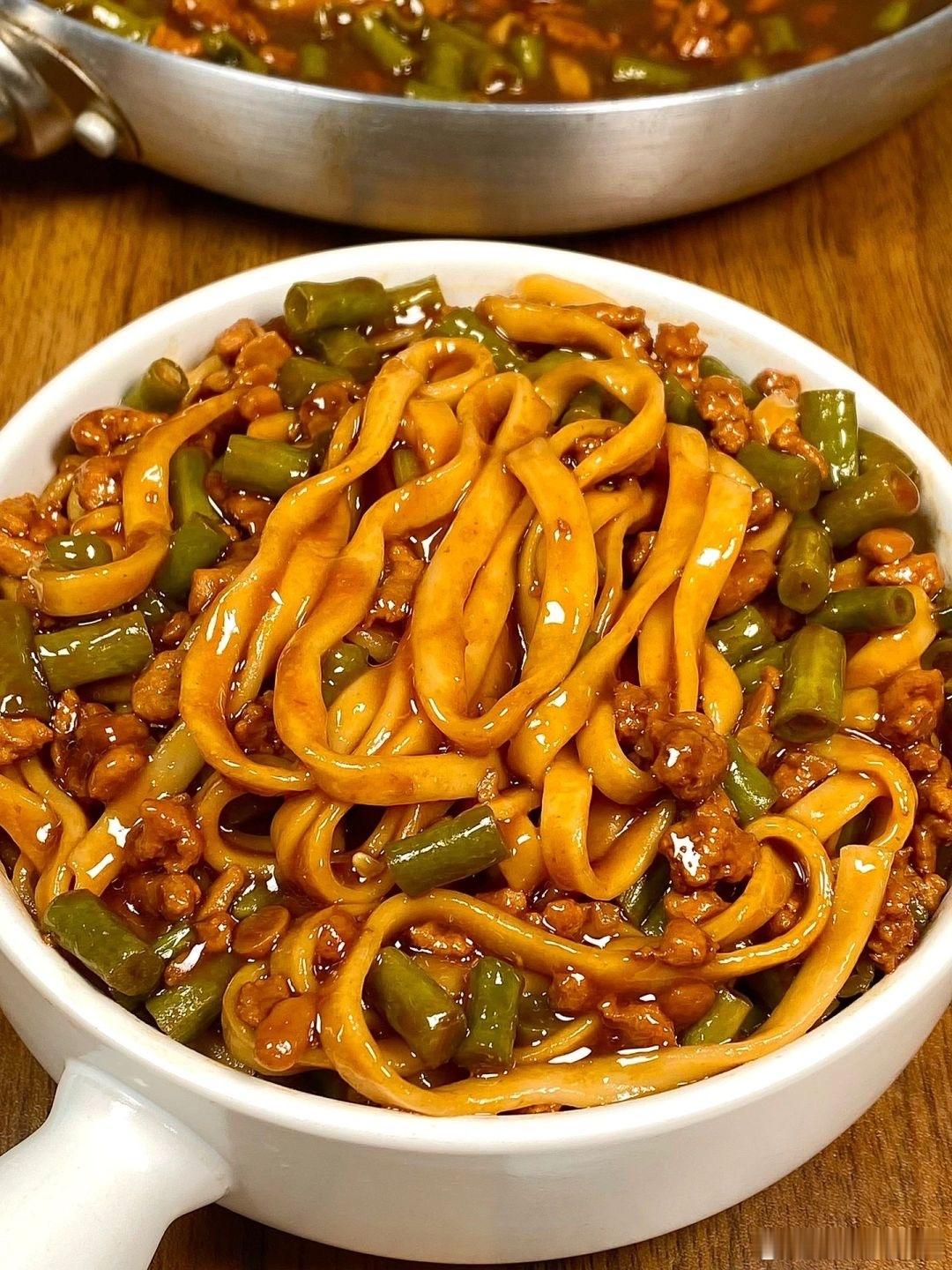 这些都是刻在基因里的家乡味 最喜欢的美食都刻在骨子里，看的口水都流了，对美食毫无