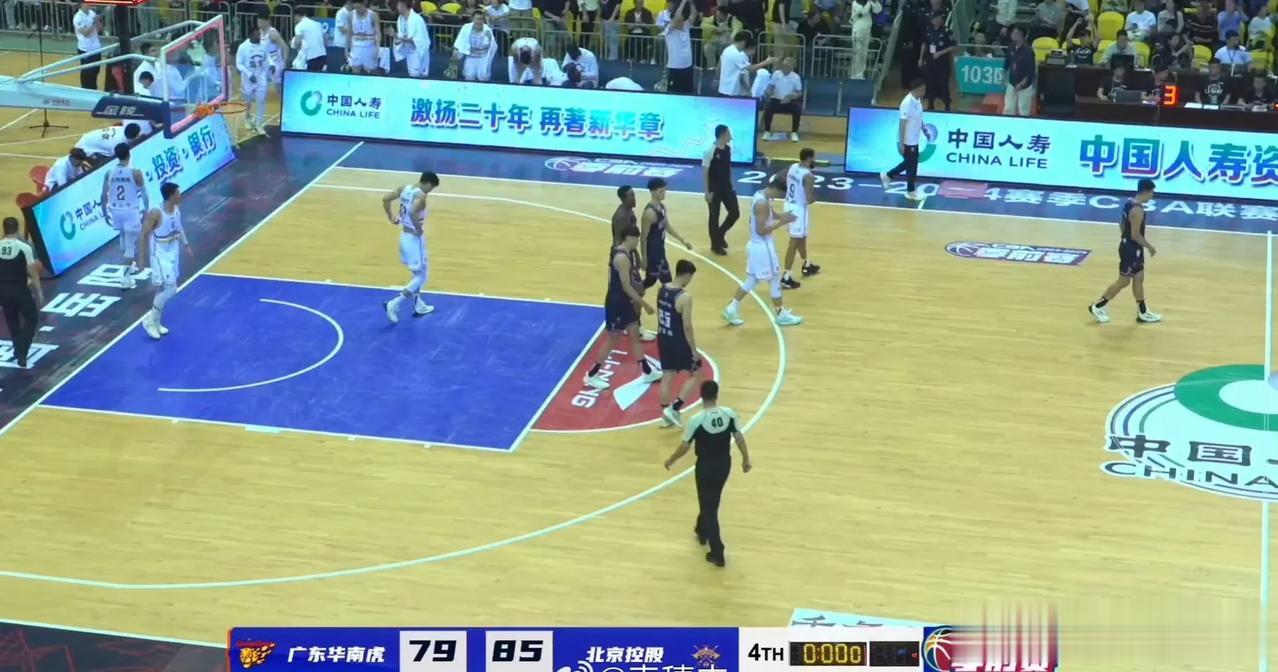 CBA季前赛广东宏远79-85，遭遇北控逆转。这场球揭露四个真相:
1、徐杰不如