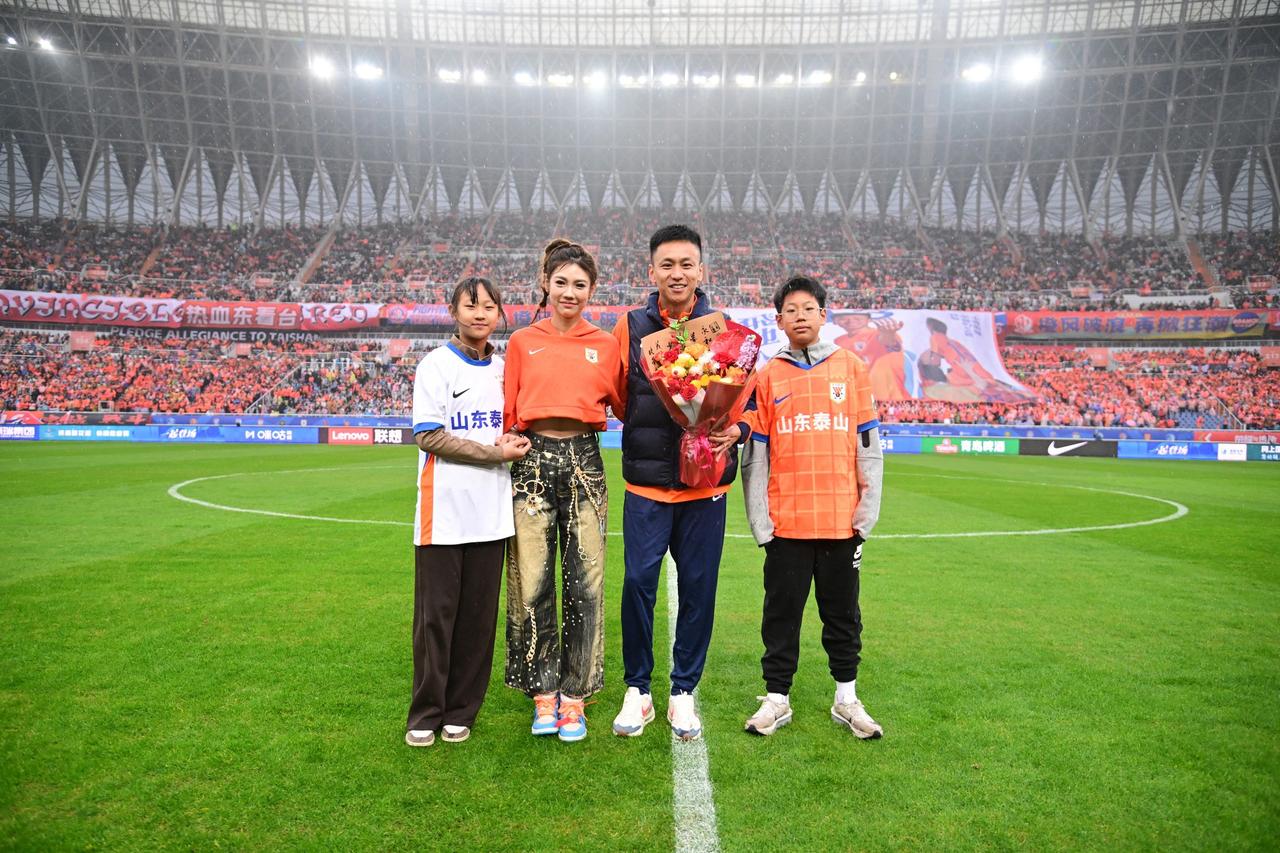 小将张弛告别绿茵场！38岁的他退役了！他把一生最滚烫的岁月，都留给了橙色战袍。三