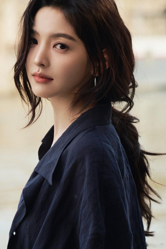 章若楠的妆是自己化的章若楠的妆是沈千盏化的章若楠化妆师沈千盏 好美的章若楠，好美