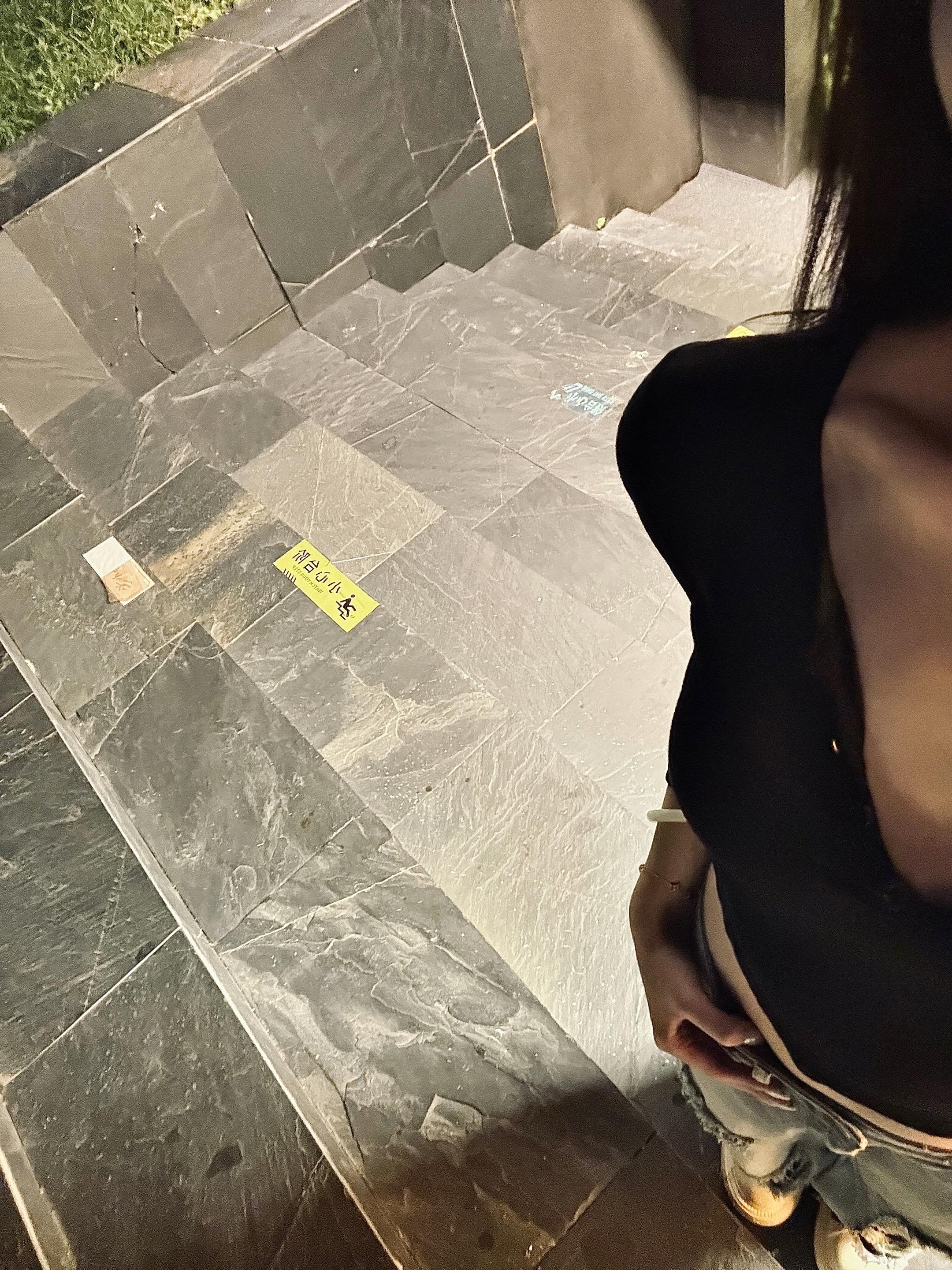 我的眼泪滴在屏幕上的时候 你的世界也会下雨吗