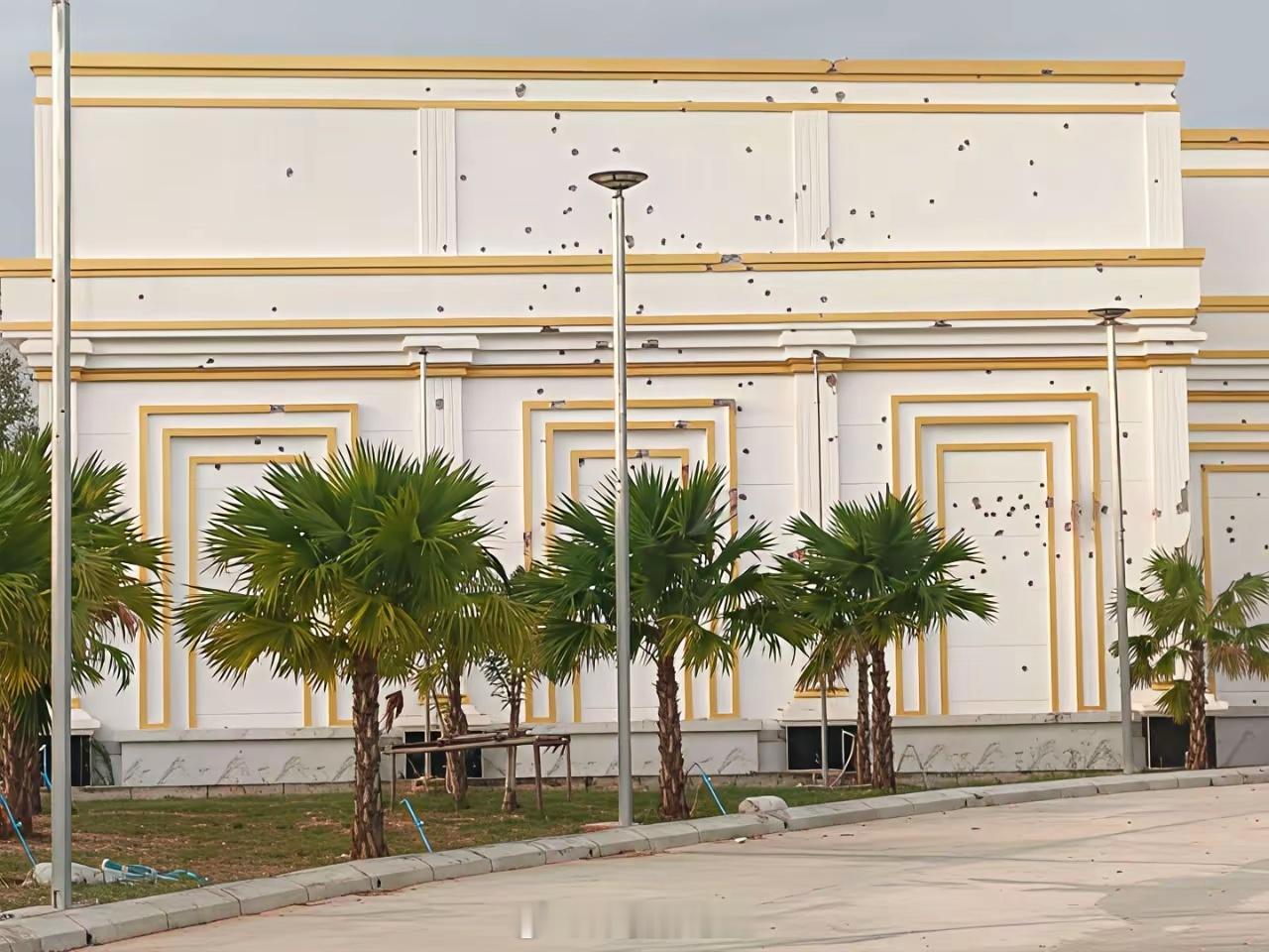 泰国军方透露，柬埔寨边境大赌场，都是特别建筑材料修建，非常坚固。机枪扫射根本没用