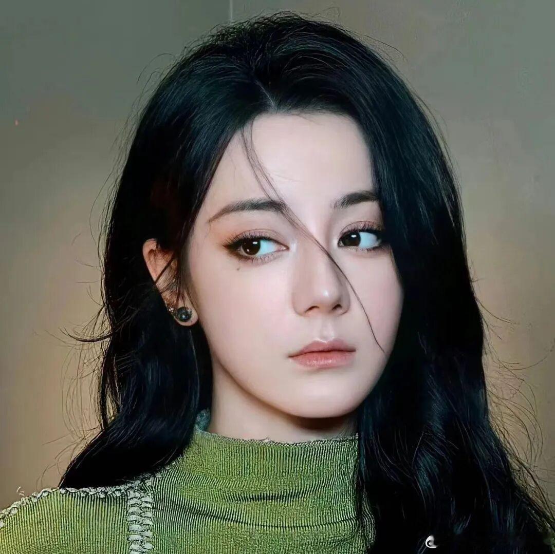 🍉迪丽热巴工作强度在内娱算是卷王程度了，每次都是累得旧毛病复发，她才会休息一阵