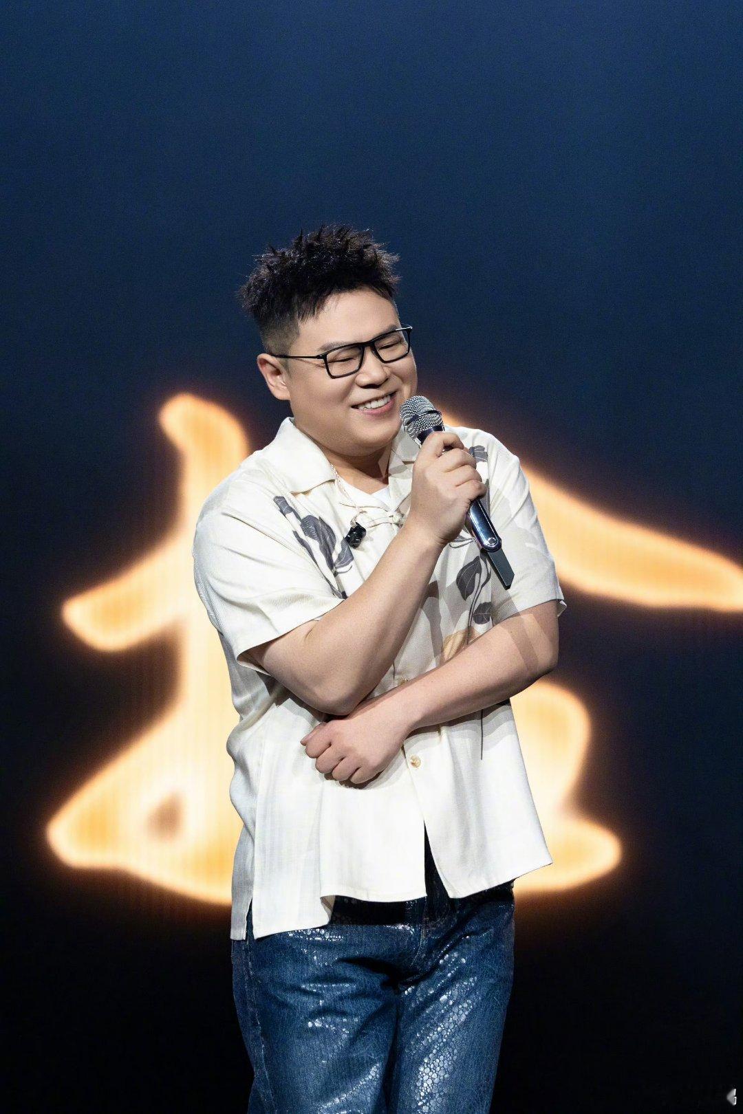 岳云鹏夸烧饼演技岳云鹏夸低智商犯罪烧饼演技 小岳岳在戏里被烧饼坑了那段，又气又急