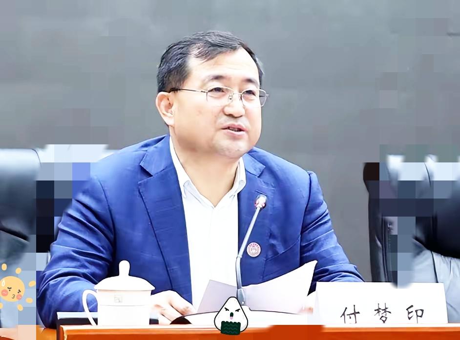 真正顶级的教育，从来不是高调的施舍，而是不动声色的体面。
 
南京理工大学校长付