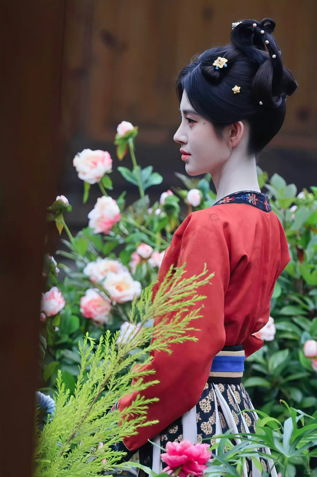鞠婧祎唐装小宫女鞠婧祎万花世界唐装造型《万花世界》新路透，鞠婧祎今天是唐装小宫女