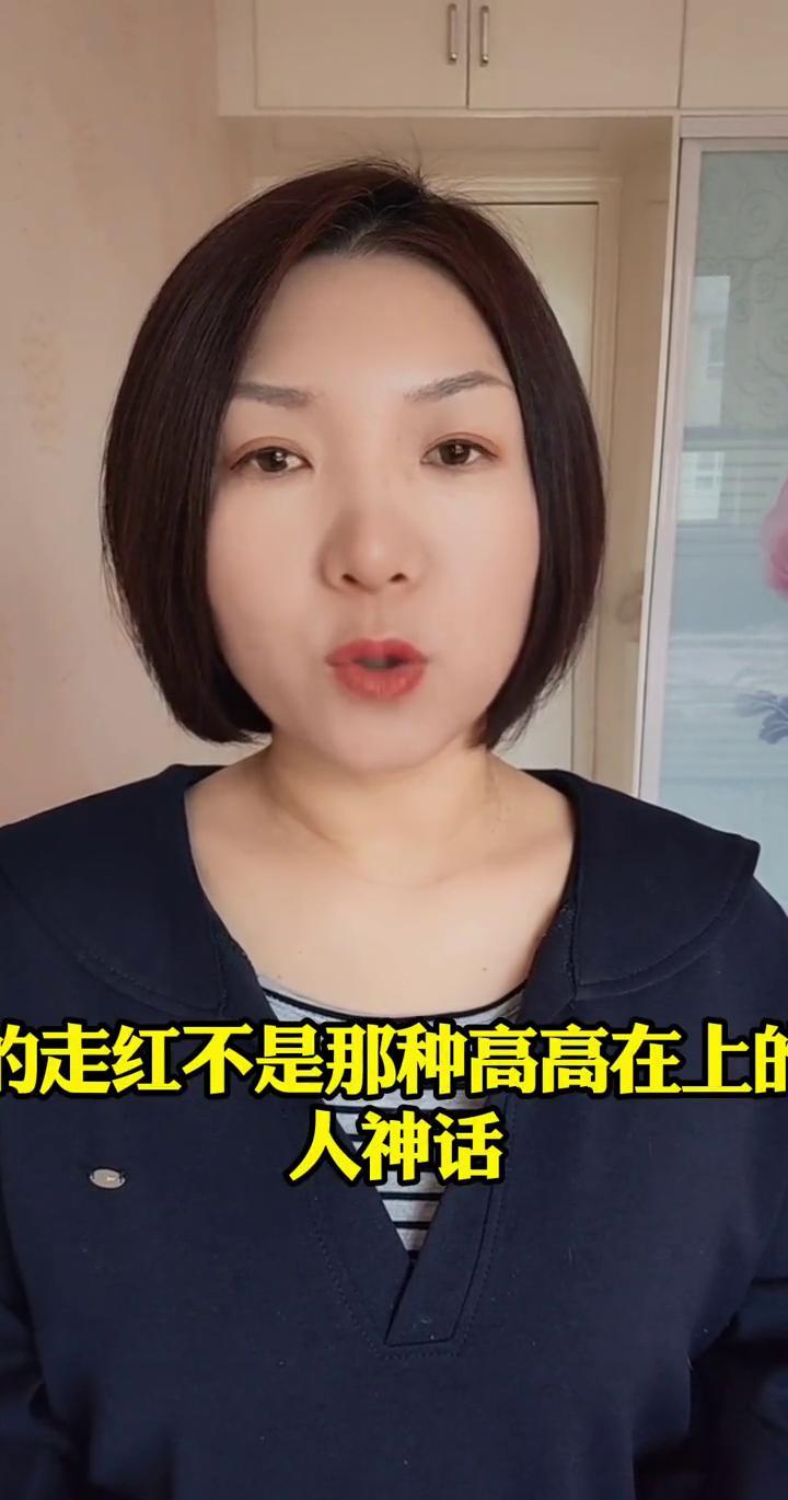 你敢信？
山东大叔没开美颜没炒作，竟让百万老外天天蹲点学喝热水！
他镜头里全是不