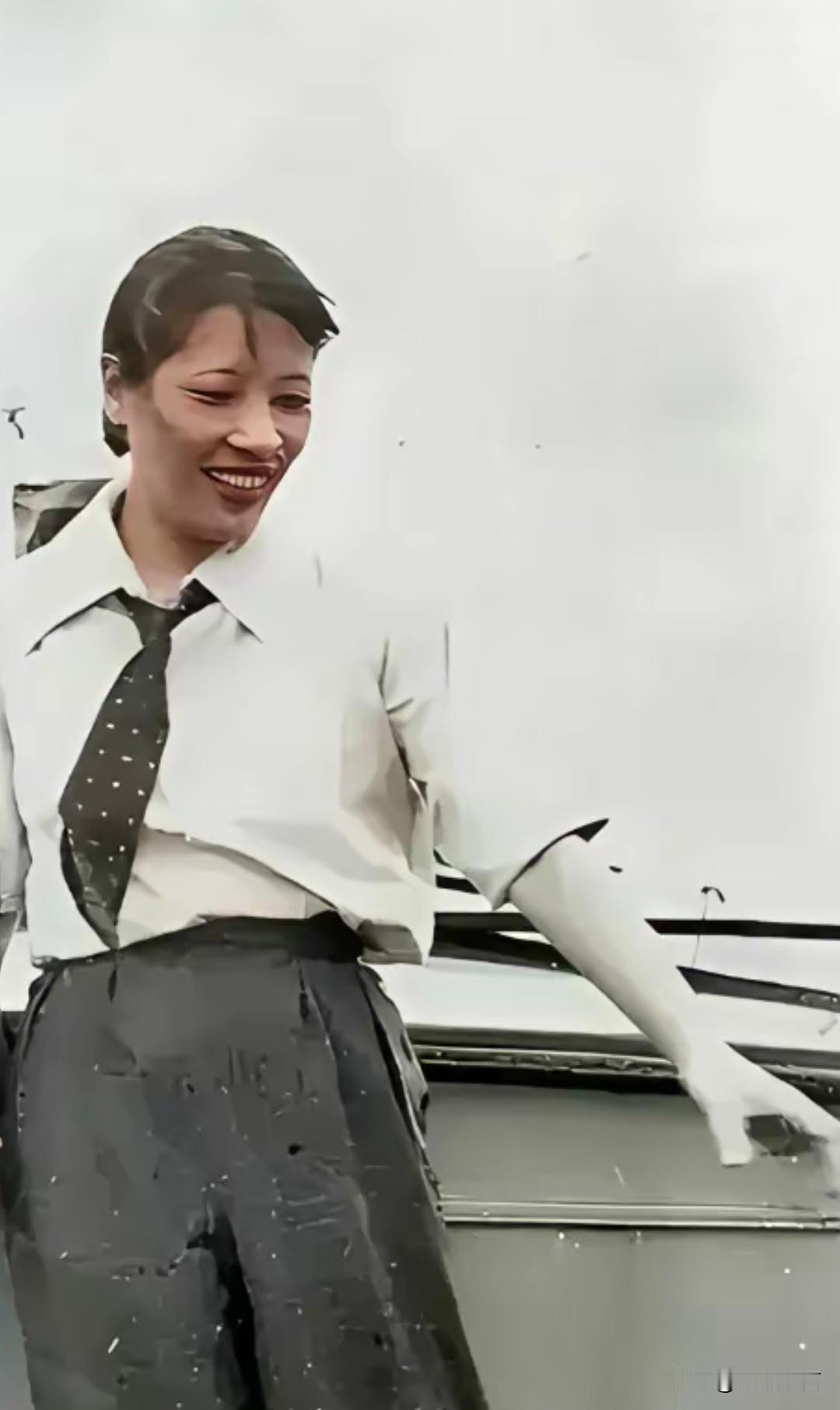 考眼力:满分十分，她能打几分？
另外，有认识她的举手示意一下。[呲牙]