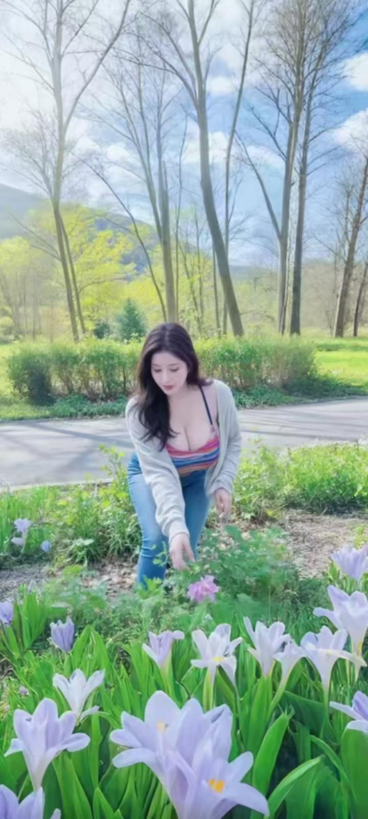 相思河畔风撩柳，求下联？

试对；

相思河畔风撩柳
凤凰山下蝶恋花

****