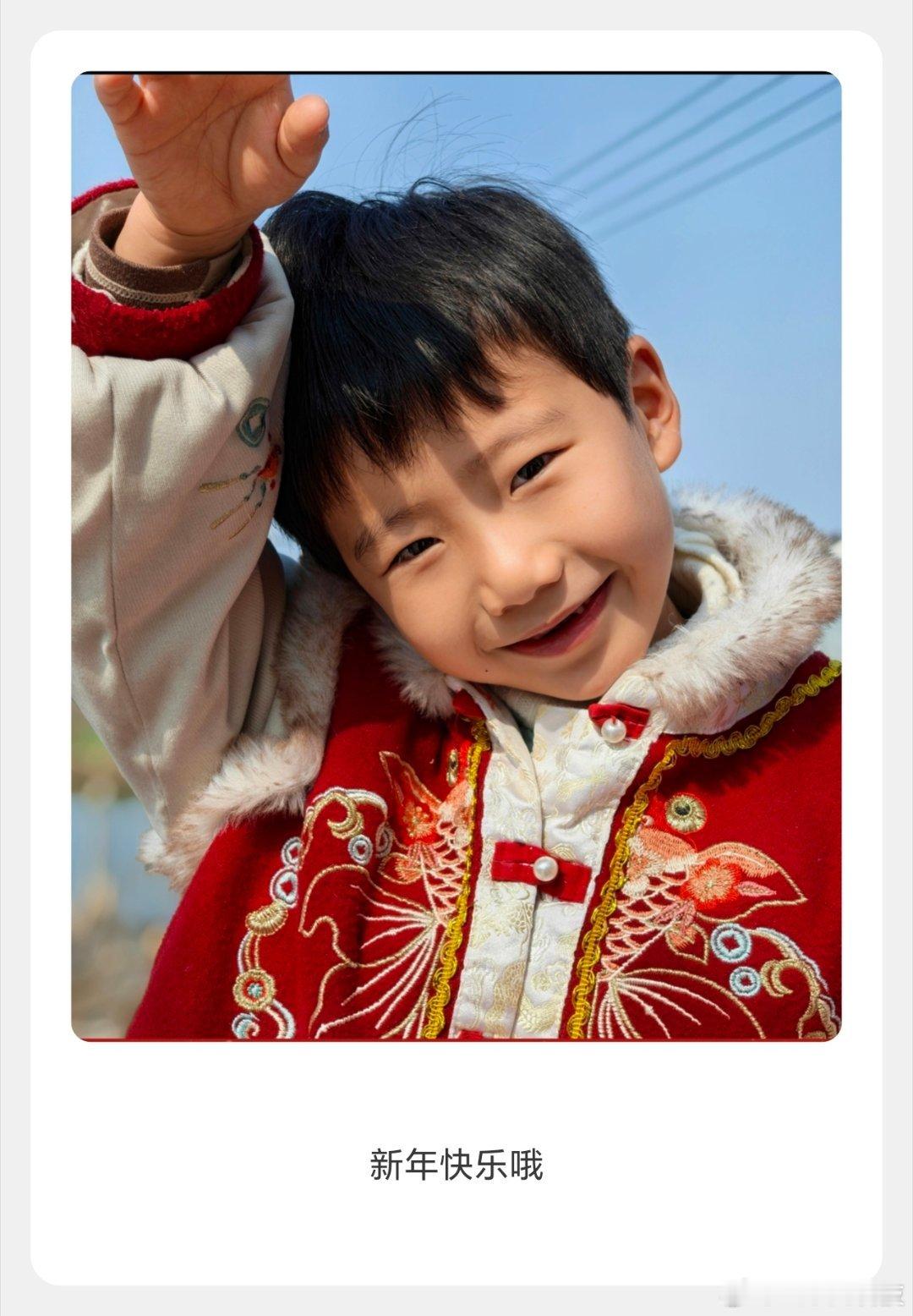 不得不说，新年的氛围真的浓烈！大年初二祭财神大年初二走亲访友拜个年大年初二的热闹