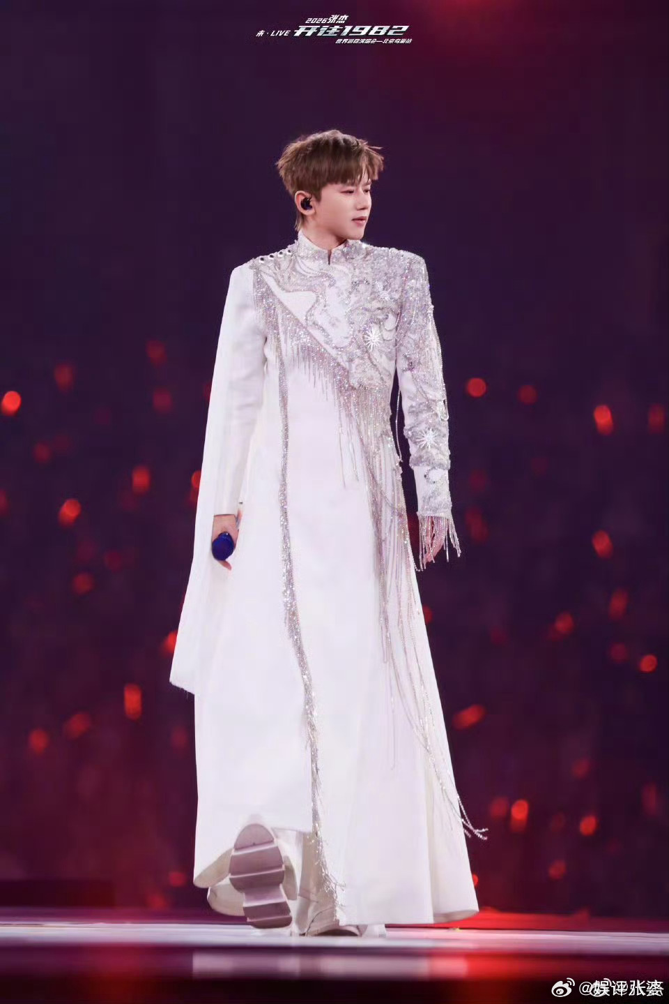 张杰列车开场机甲共舞百人舞团🎫张杰鸟巢演唱会第二场完美收官!列车冲破夜幕开场，