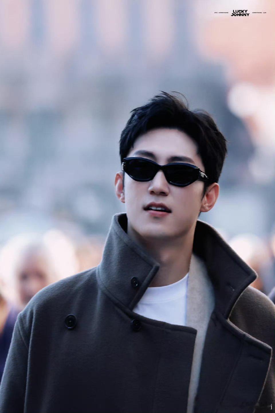 黄景瑜把综艺录成时装周了[流鼻血][流鼻血]，这个一八几的大帅哥 好逆天的颜值和