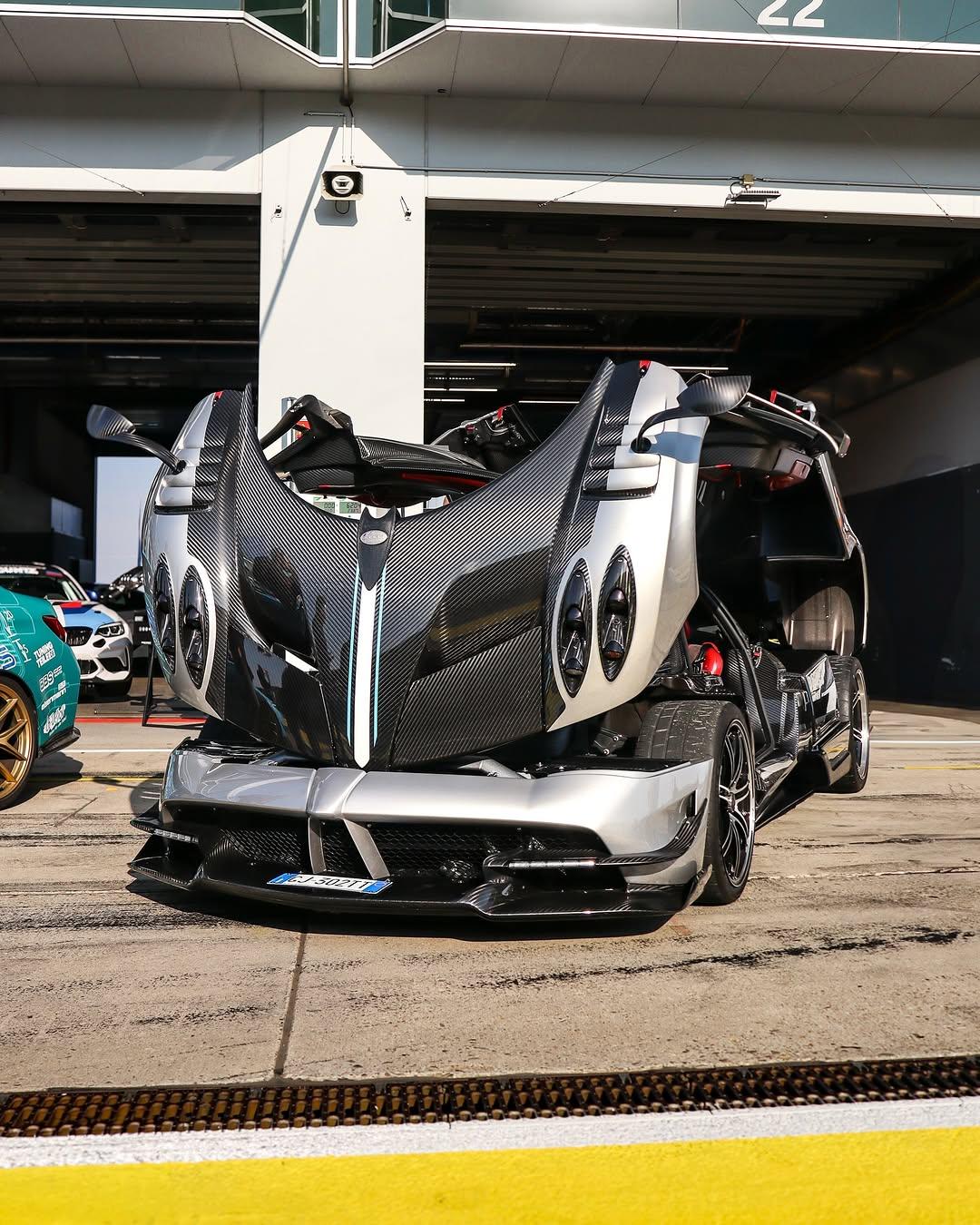 德国|| Pagani Huayra BC  参加德国某赛道日活动的一...