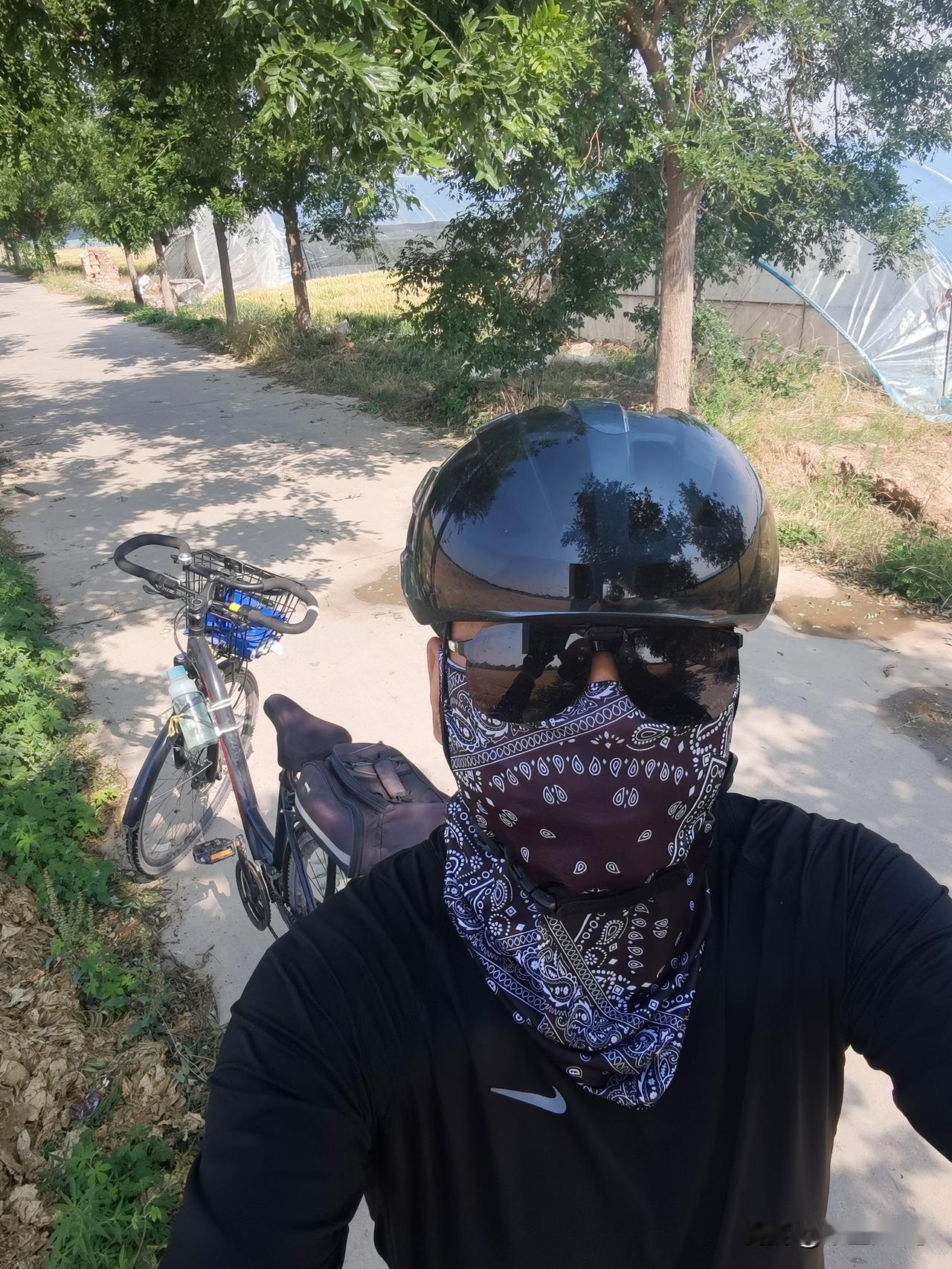 老了，就图个快乐健康。
自从被划归老同志，尽管不服老，但坦然接受这个安排，因为这
