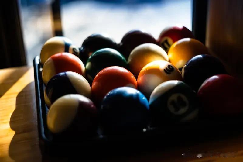 台球国民体肓运动，曾几何，大街小巷，处处闻杆响，如今落寂了。