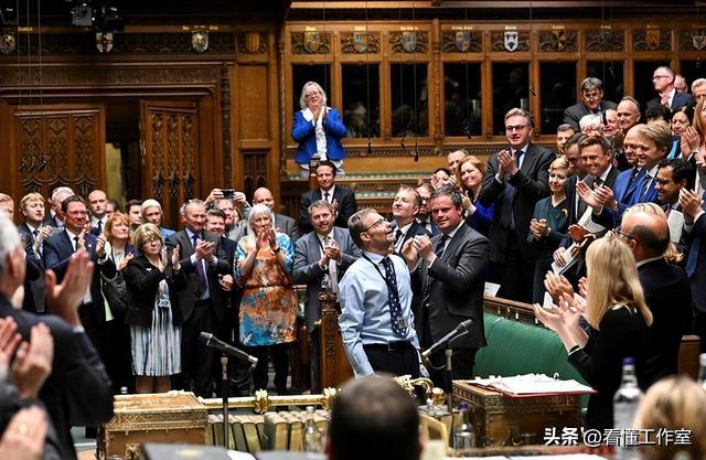 英国十年换了七个首相！
比公司换CEO还勤快
这制度到底哪出了问题？

英国近十
