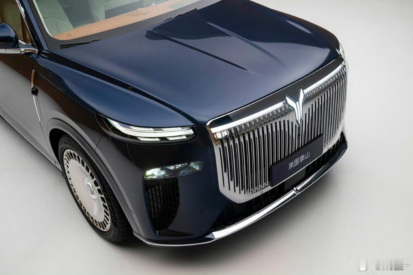 泰山来了长五米二，宽两米，“含华量”超高的全尺寸SUV800V高压平台+5C超充