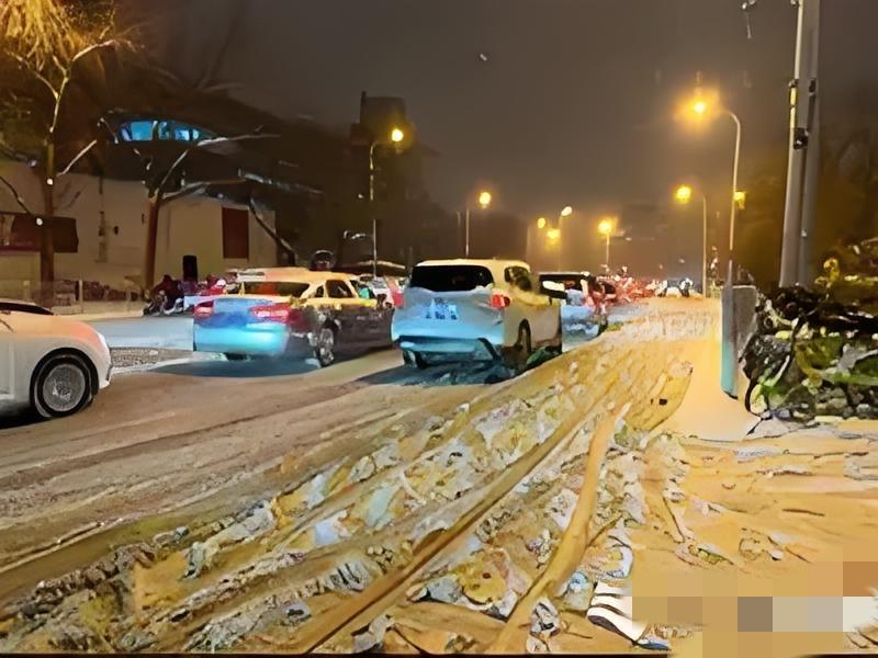 北京启动暴雪蓝色预警 多部门联动筑牢出行安全防线
 
北京市气象台12月11日1