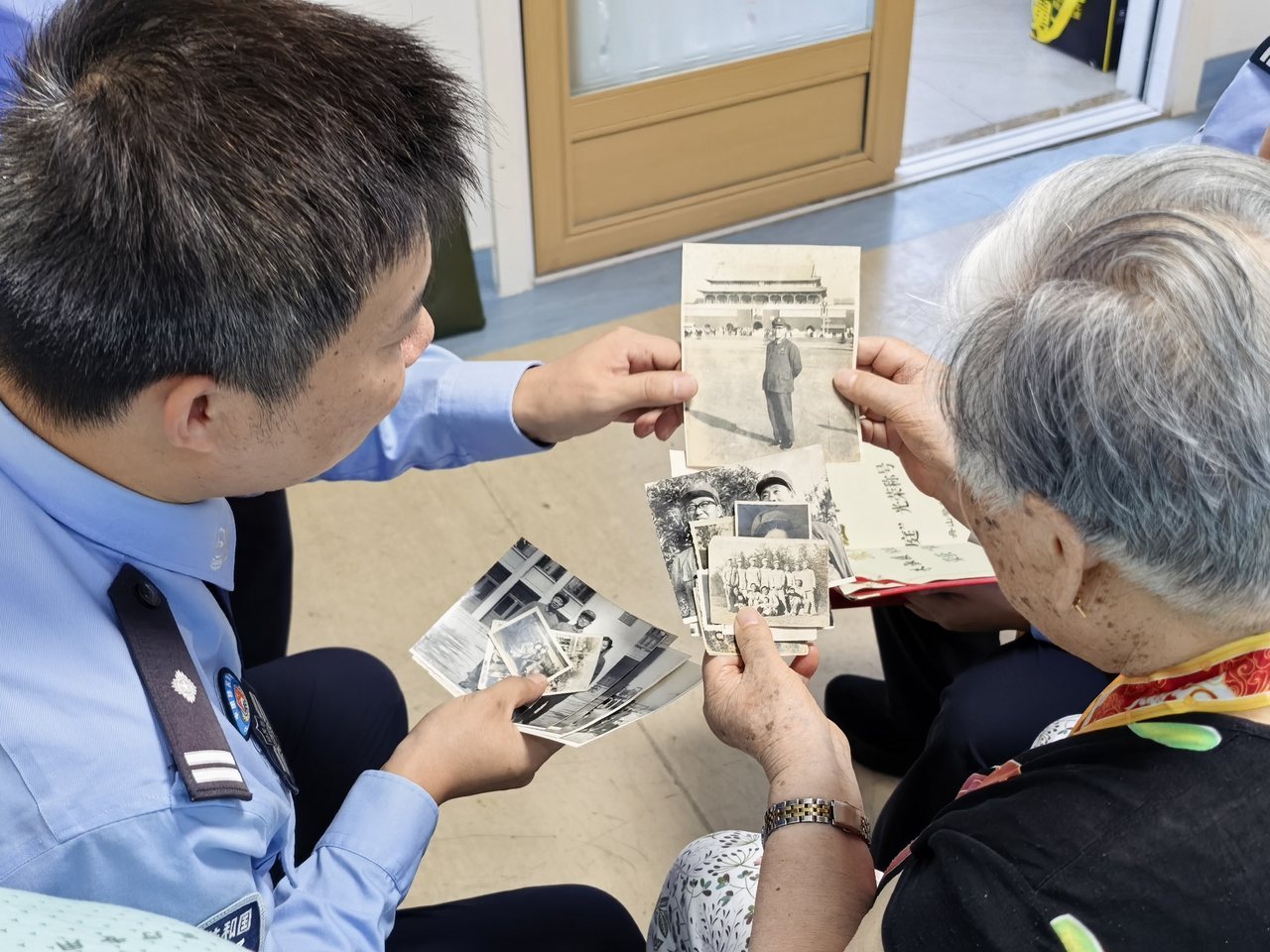 宁波94岁老兵的八一心愿 八一前夕，94岁抗美援朝老兵朱淑媛盼着翻看珍藏的勋章与
