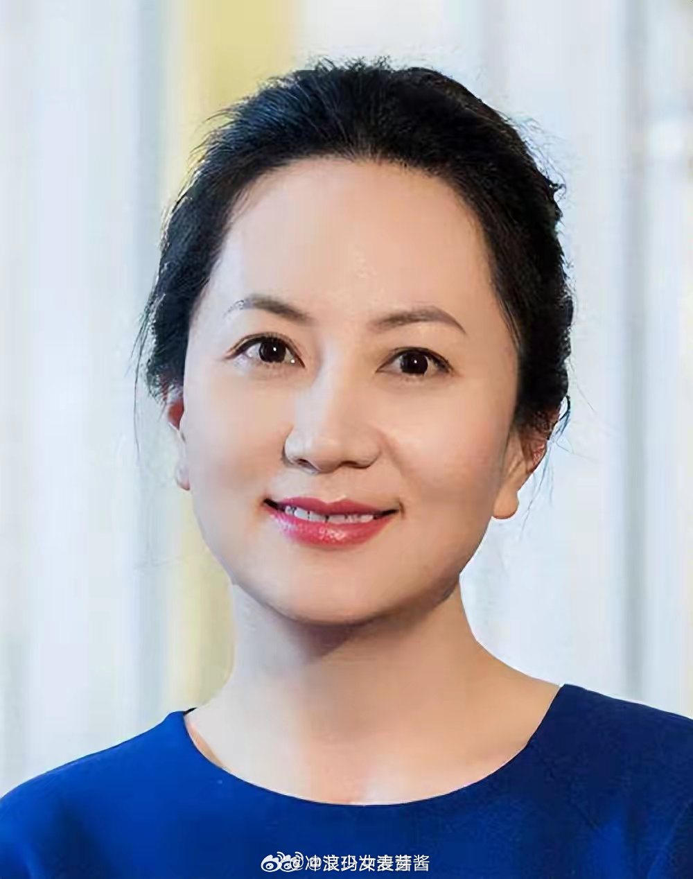 看了孟晚舟的穿搭我懂了：发不烫不染、不穿金戴银，更显东方之美 ​​​