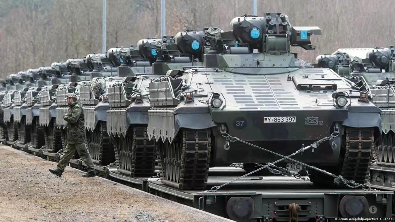 德国工业实力还是很强的，提供了一批又一批装甲步兵战车，都已经不记得是第几批了。但