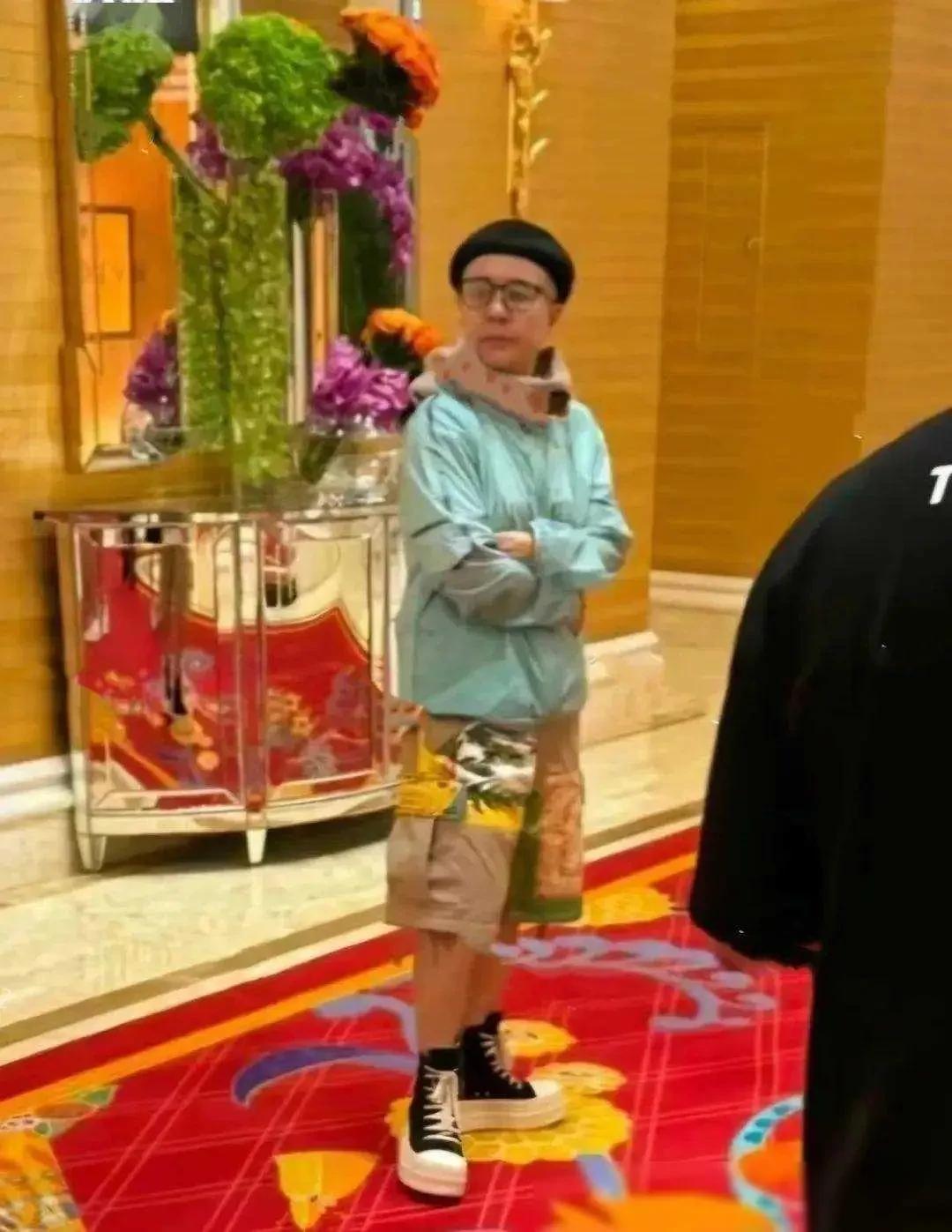 贵在坚持！58岁金龟子刘纯燕确实就像个小孩！你不服都不行。
 
#娱评大赏#