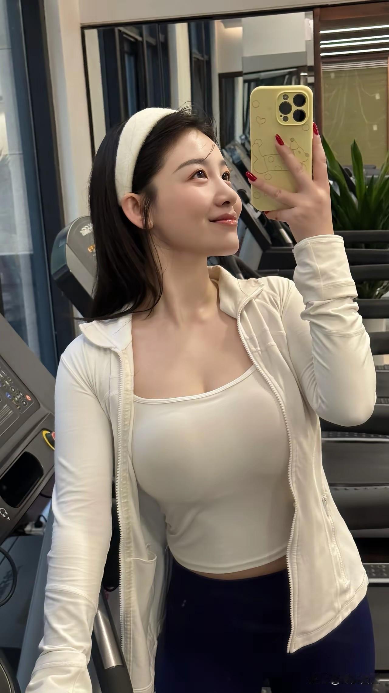 日曆古詩  2025.10.30
《杂诗》  晋/陶渊明
人生无根蒂，飘如陌上尘