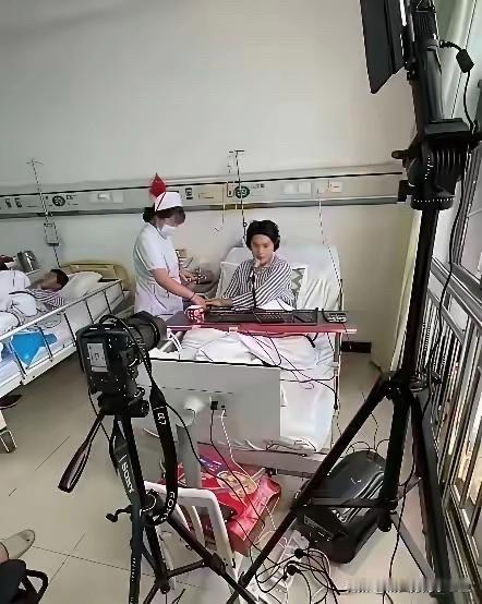 都住院啊，还这样好吗？
住院不是要静养吗，你还开直播？
不但影响自己身体，还影响