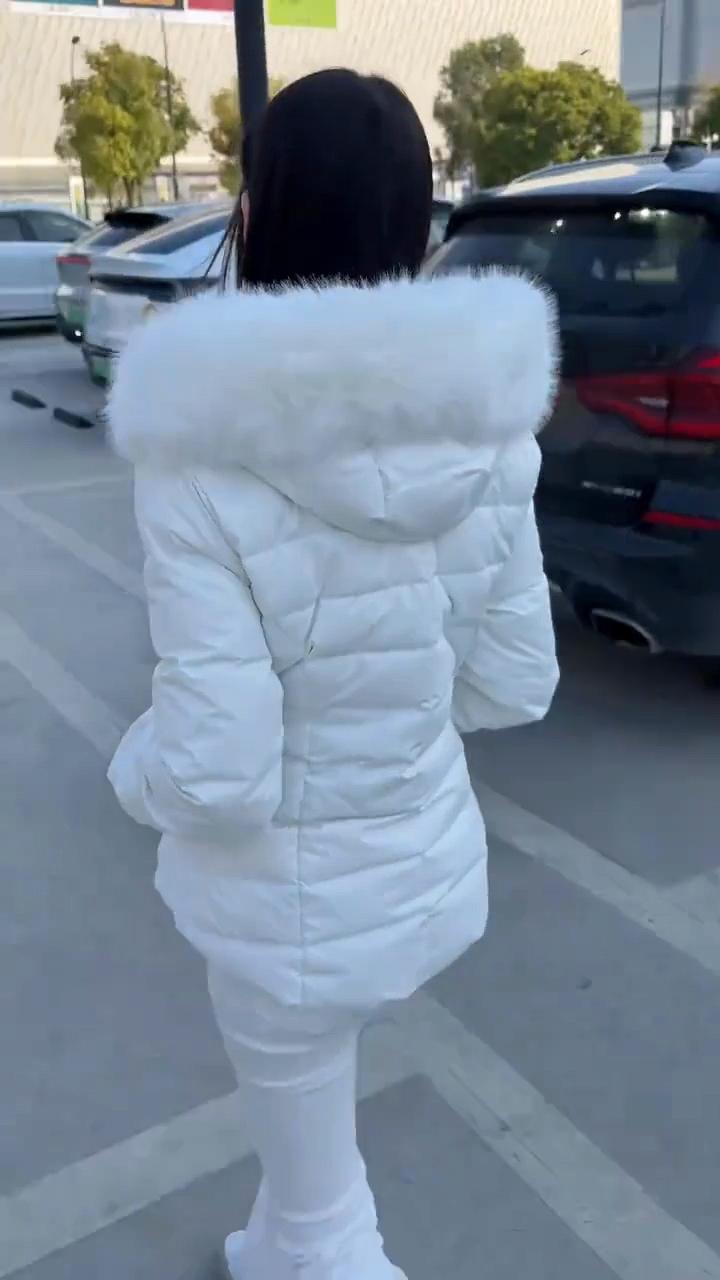 白衣飘飘，似雪落人间。