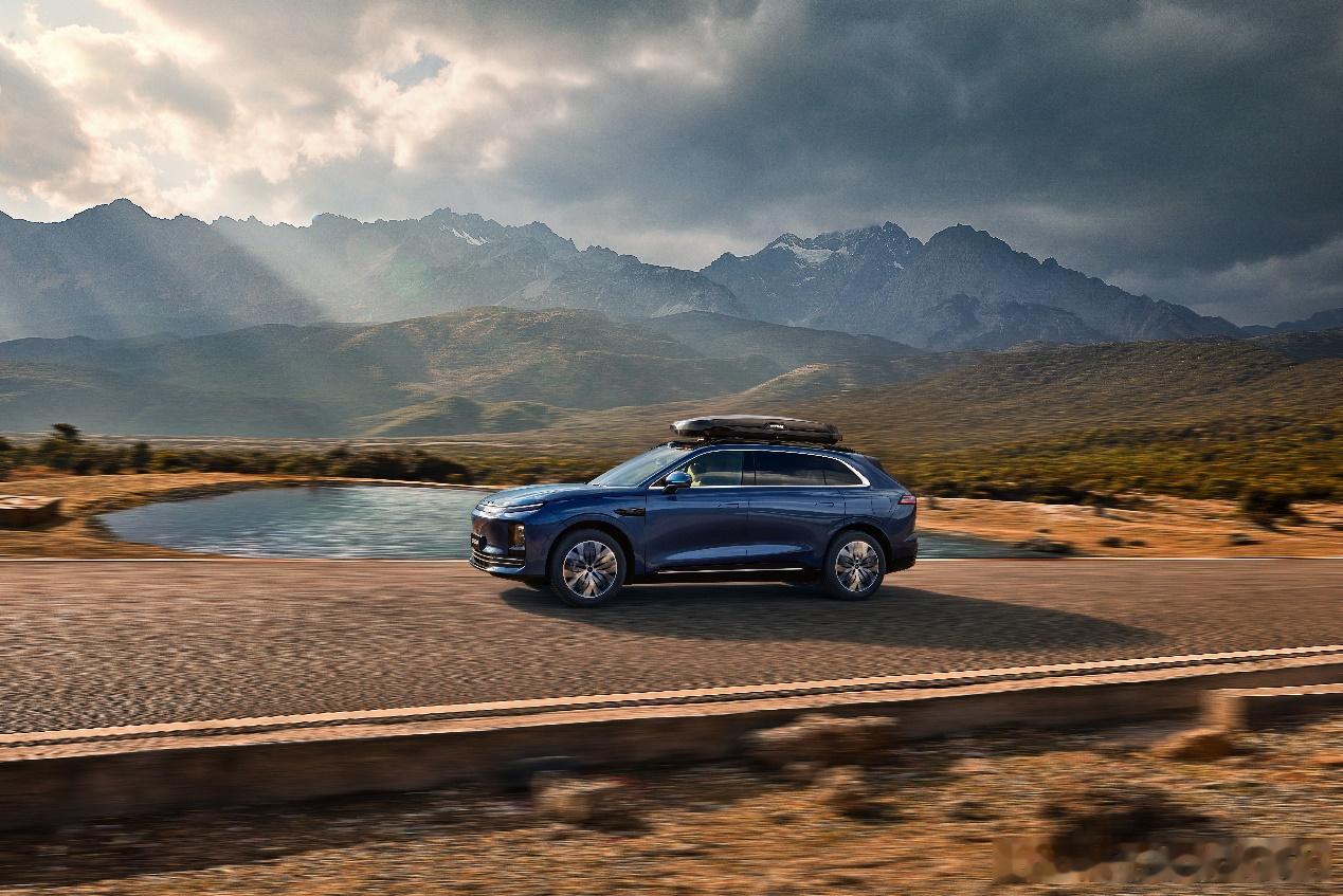 星途EX74.19在珠海上市，19.99万起，现场放了六位世界冠军交车，排面拉满