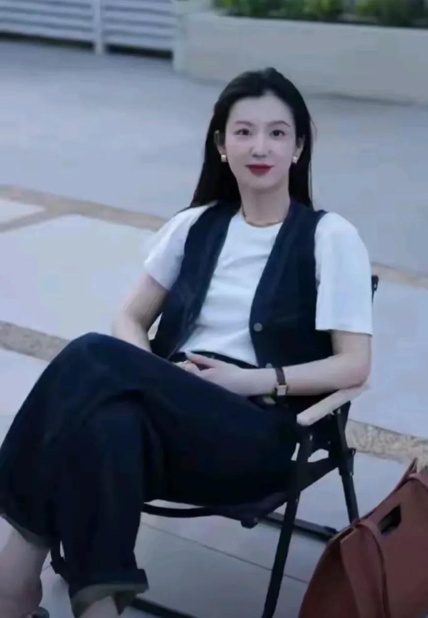 曾经，我以为优秀就是资本，努力就能收获美满。如今，45岁的我，站在研究生毕业的门