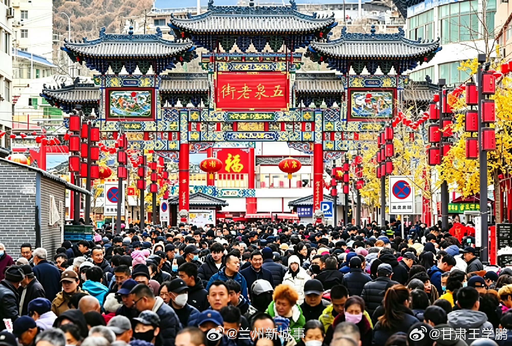 一座菜市场留住兰州人间烟火要说最能代表兰州鲜活底色的地方，不在中山桥、白塔山，而