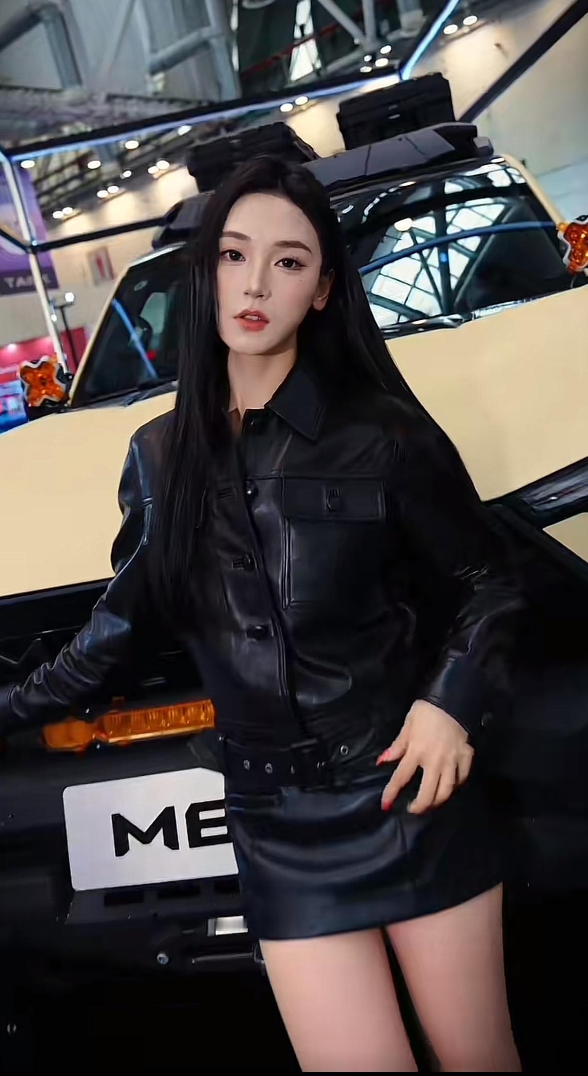 以前买硬派越野，要么只能玩极限穿越，要么城市通勤又笨又费油；现在猛士和华为乾崑给