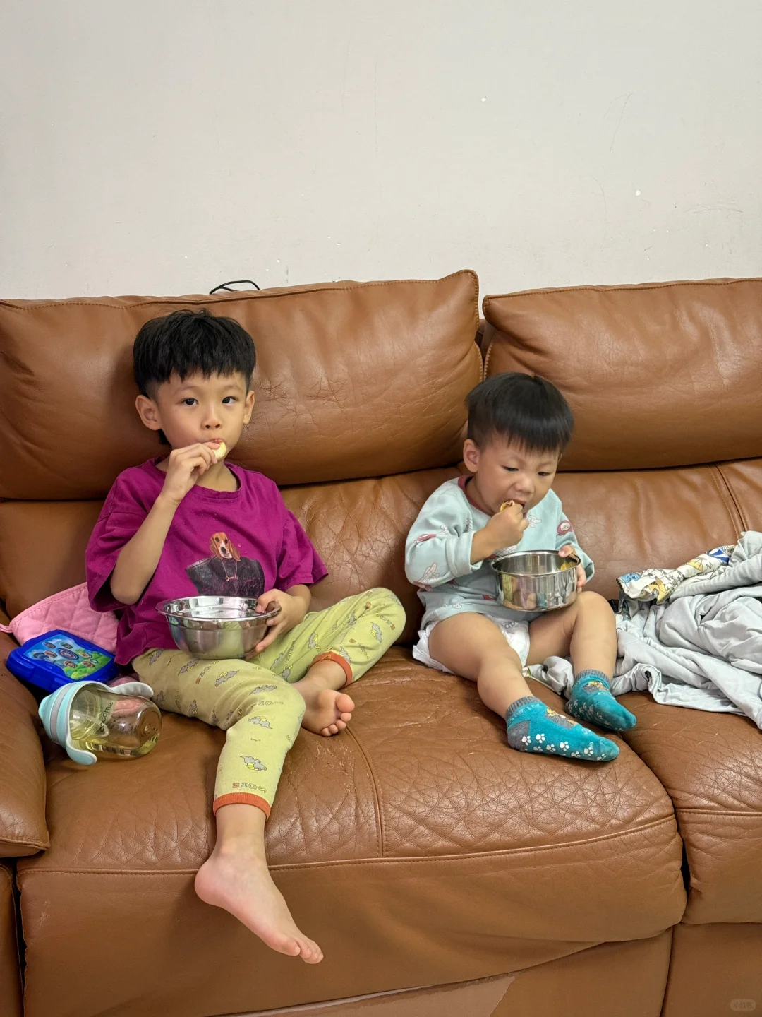 看弟弟吃东西好过瘾😂