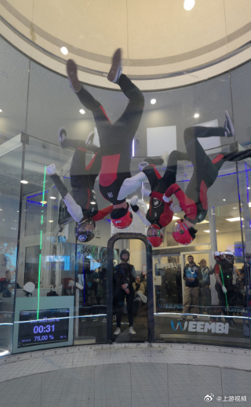 【中国首秀创历史！#重庆队伍获得室内跳伞世界杯季军#】近日，第六届FAI室内跳伞