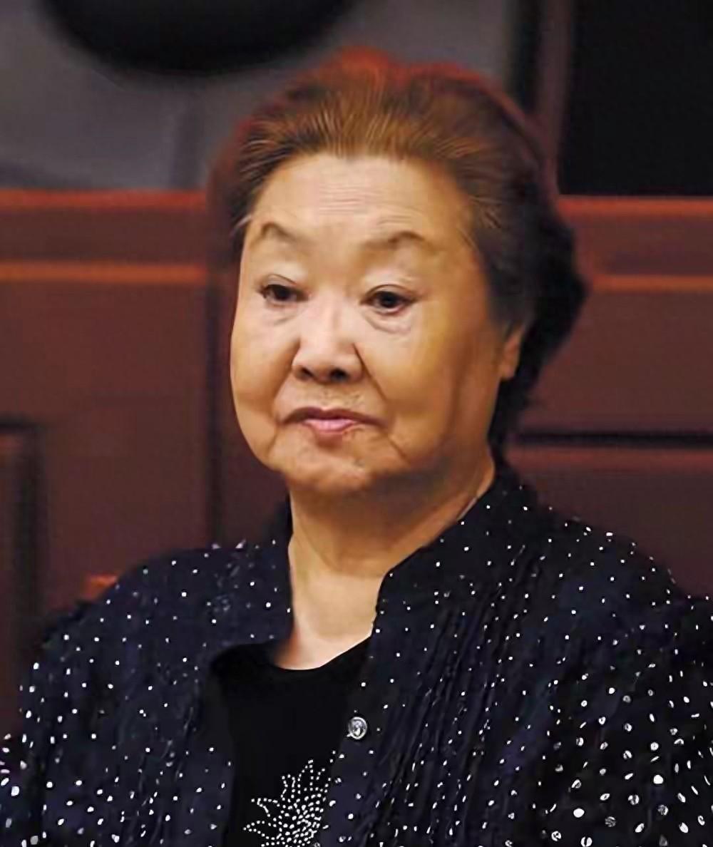 没有亲生子女又如何？97岁郭兰英离世，晚年狠狠打脸“养儿防老”。人生圆满的标准，