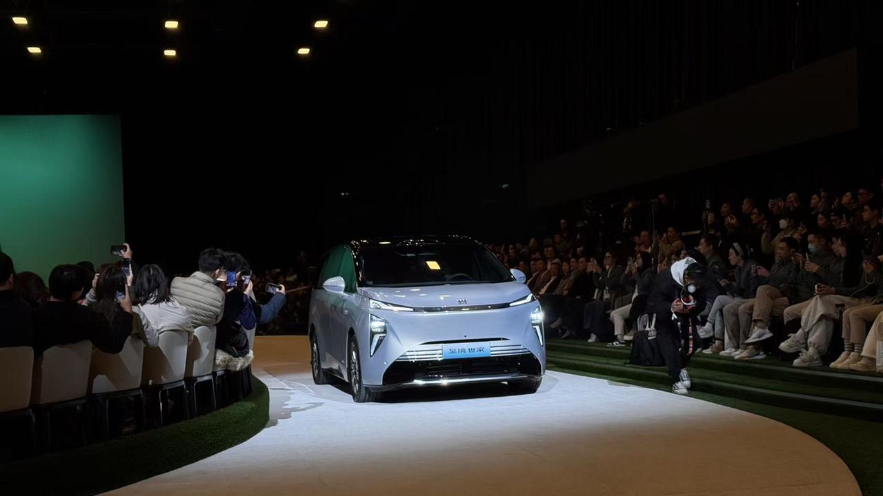 别克更高端的旗舰MPV——至境世家
43.99万起步，高低配在机械配置上都一致