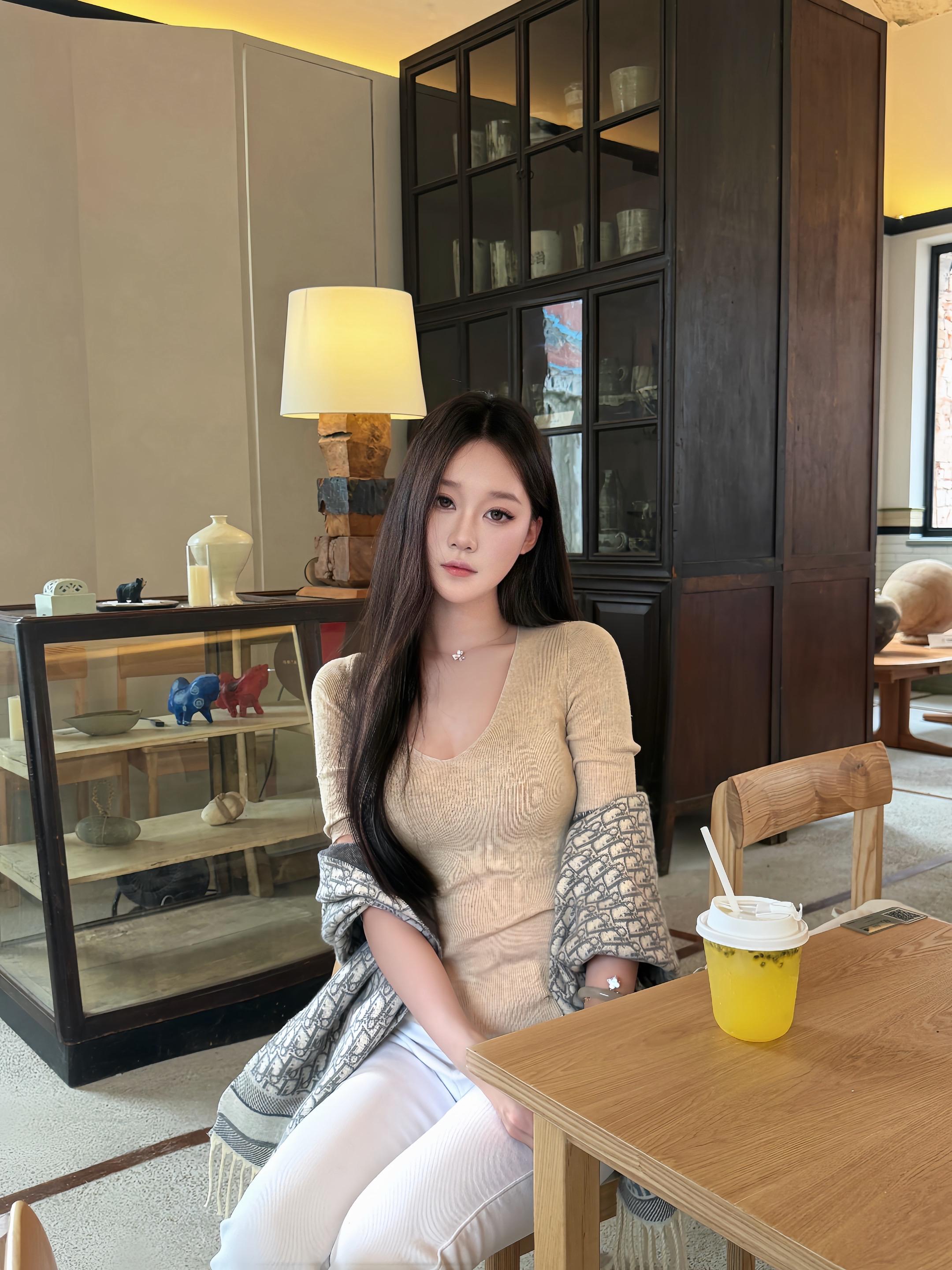 ootd穿搭 拍照姿势 咖啡店拍照 御姐 氛围感