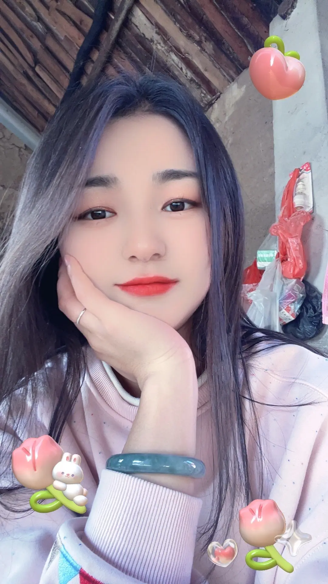 果然到了一定年纪，就会释怀所有的人和事，即使满身风雨，也要笑着走下去