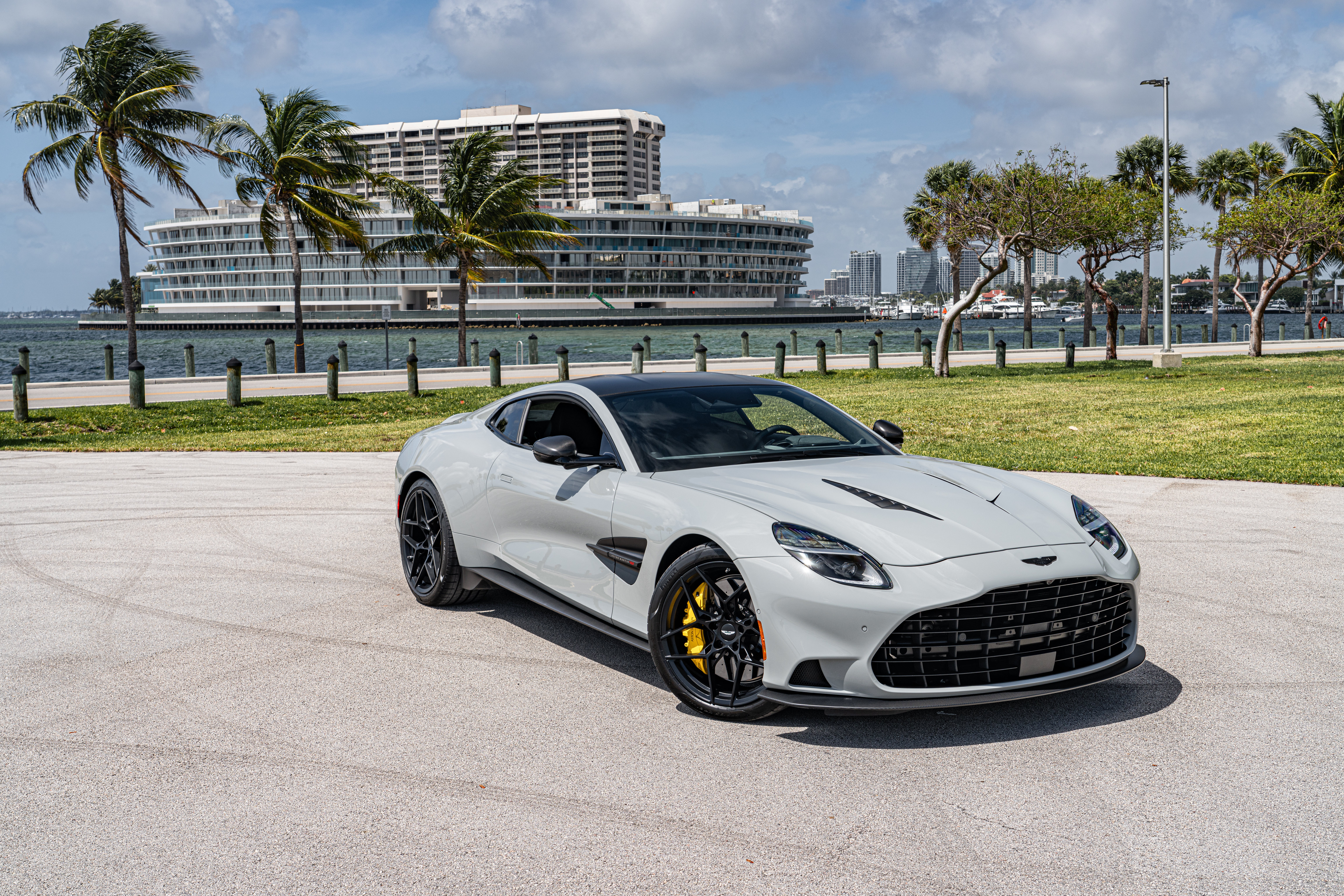 Aston Martin Vanquish阿斯顿马丁astonmartin阿斯顿